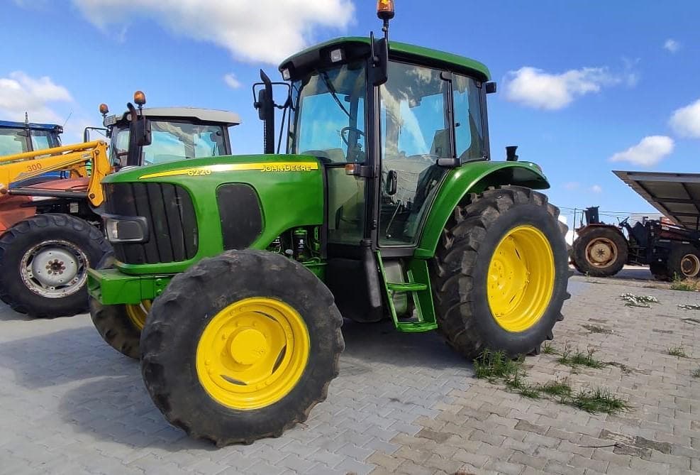 Trator John Deere 6220