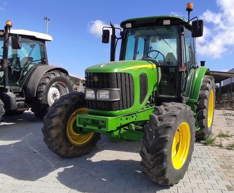 Trator John Deere 6220 — imagem 2