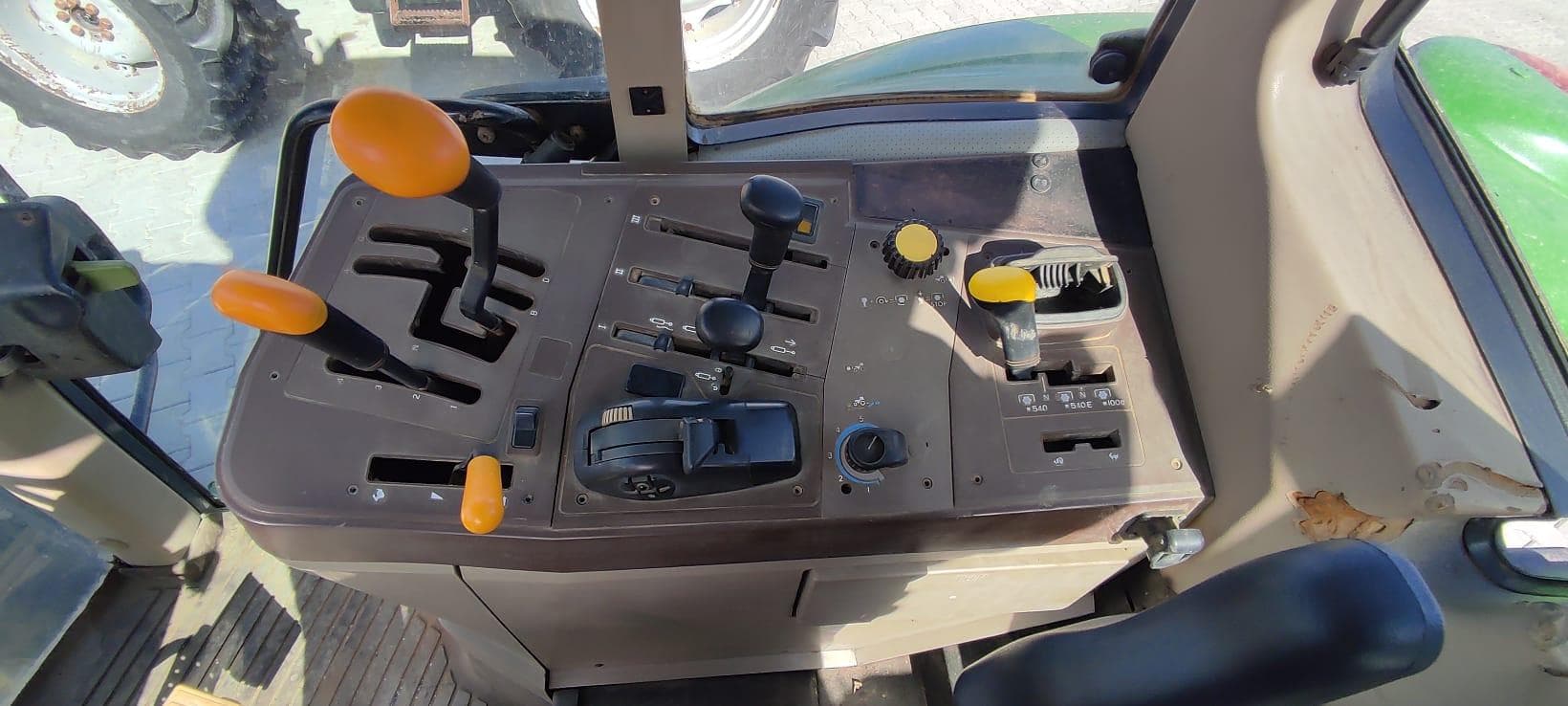 Trator John Deere 6220 — imagem 7