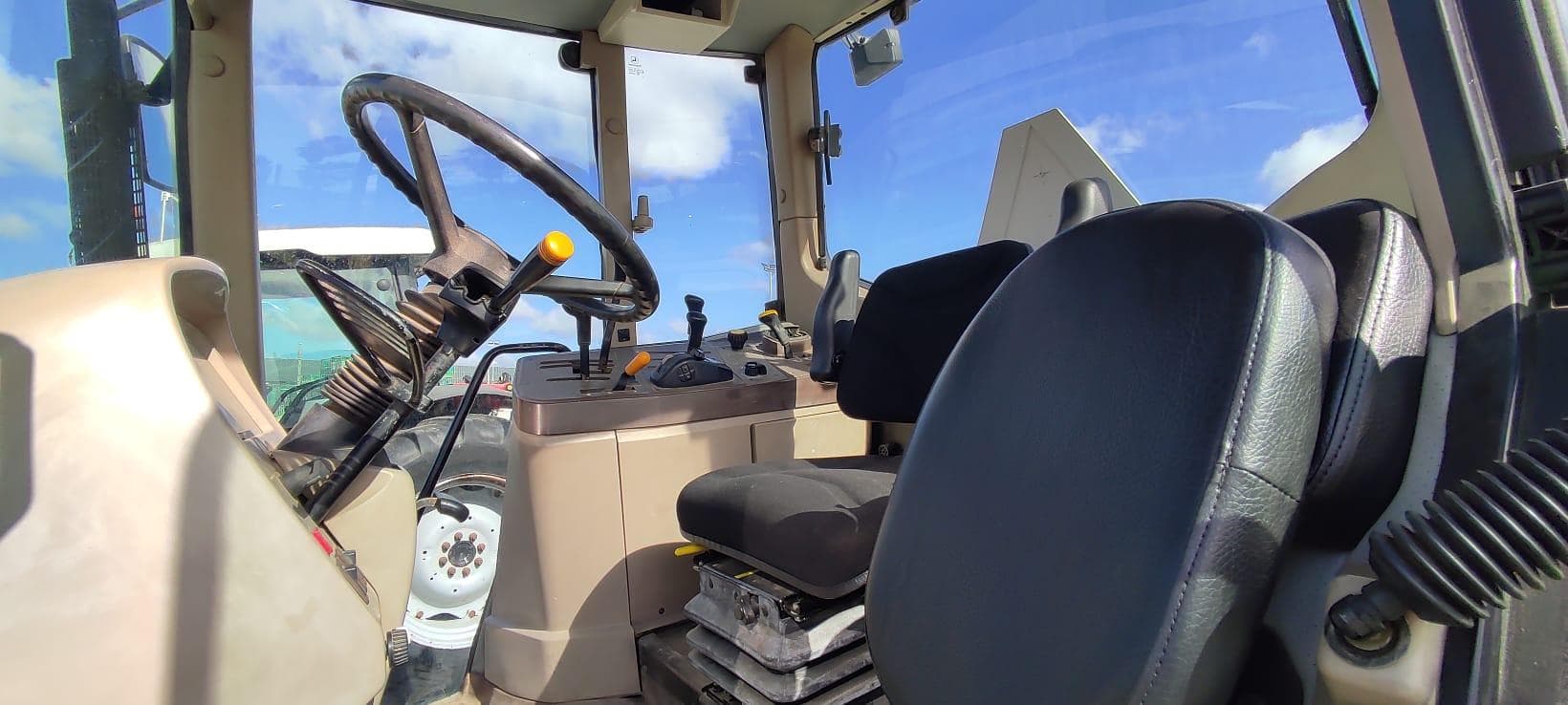 Trator John Deere 6220 — imagem 4
