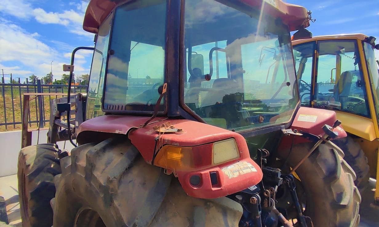 Trator Case com carregador frontal — imagen 3