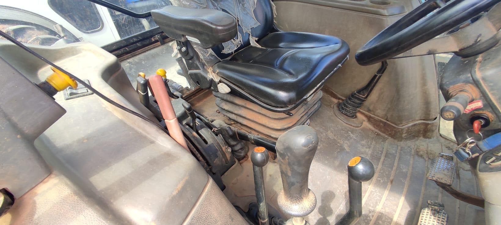 Trator Case com carregador frontal — imagen 10