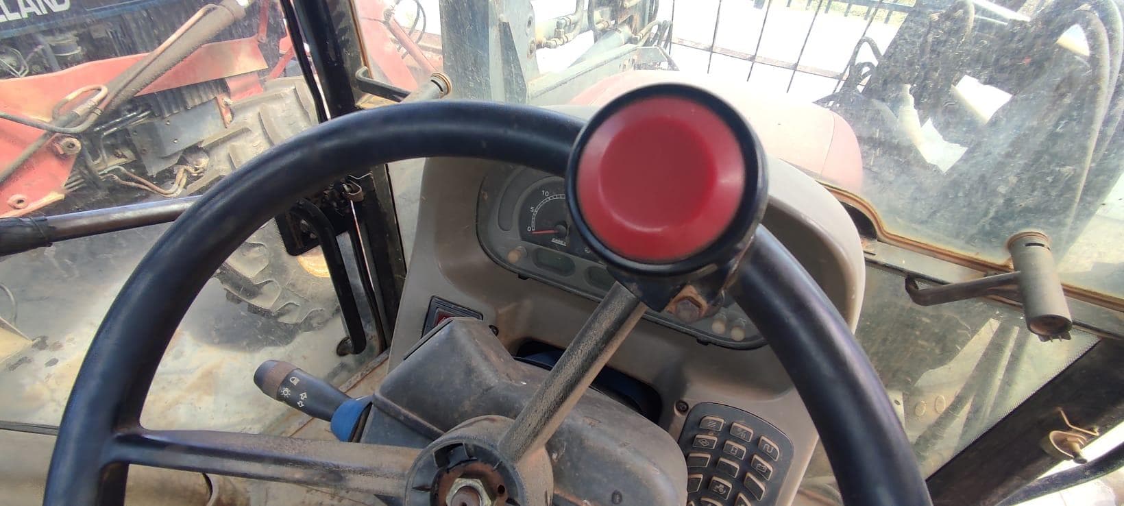 Trator Case com carregador frontal — imagen 11