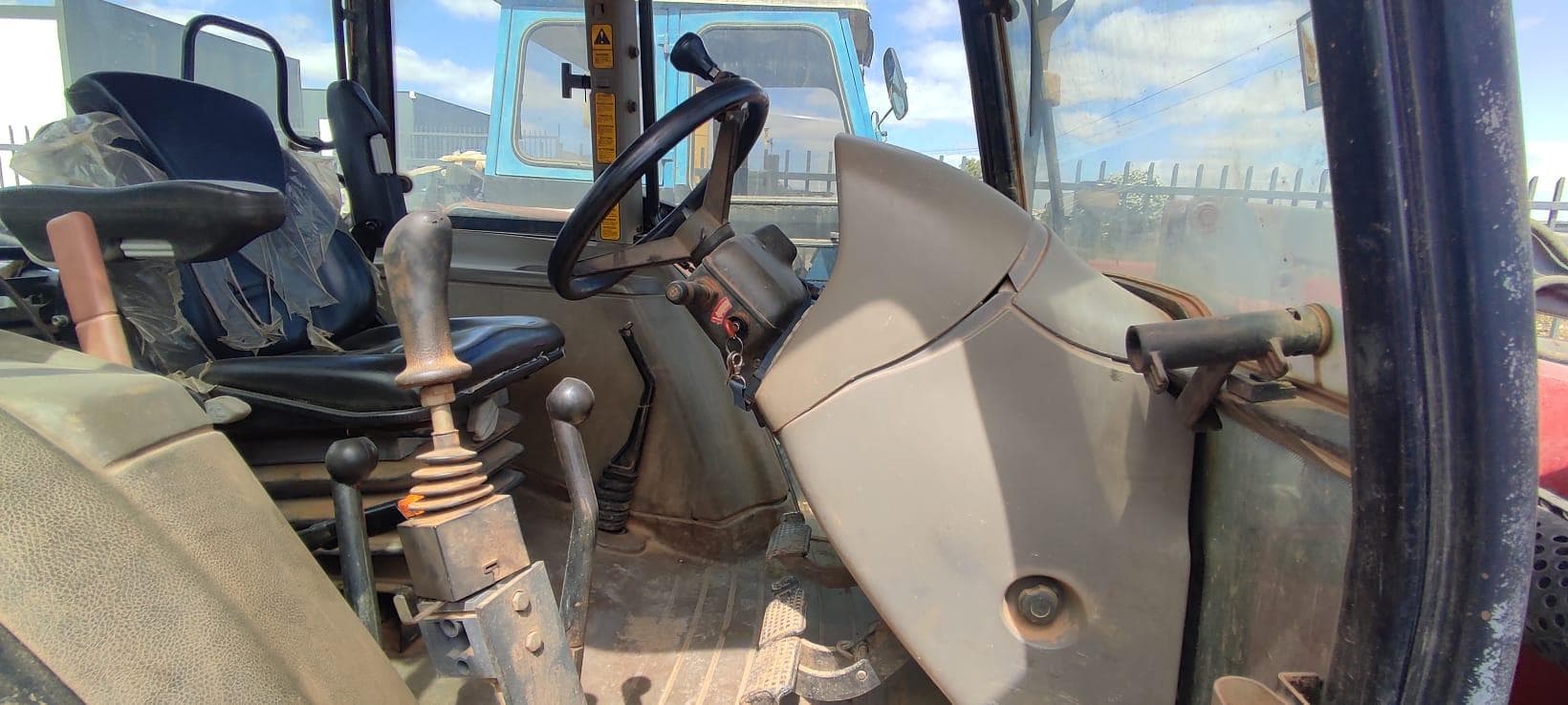 Trator Case com carregador frontal — imagen 8