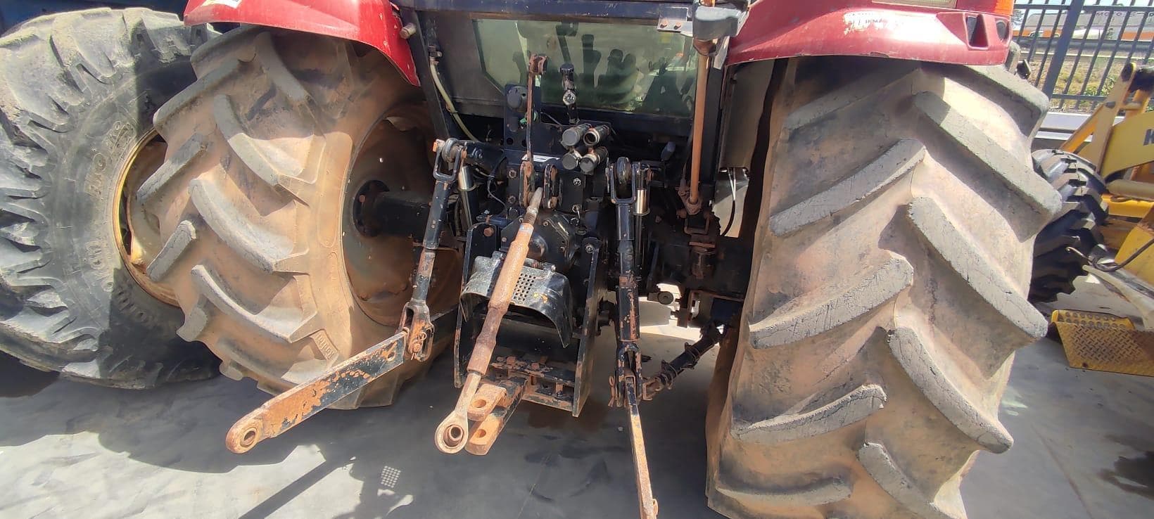 Trator Case com carregador frontal — imagen 4