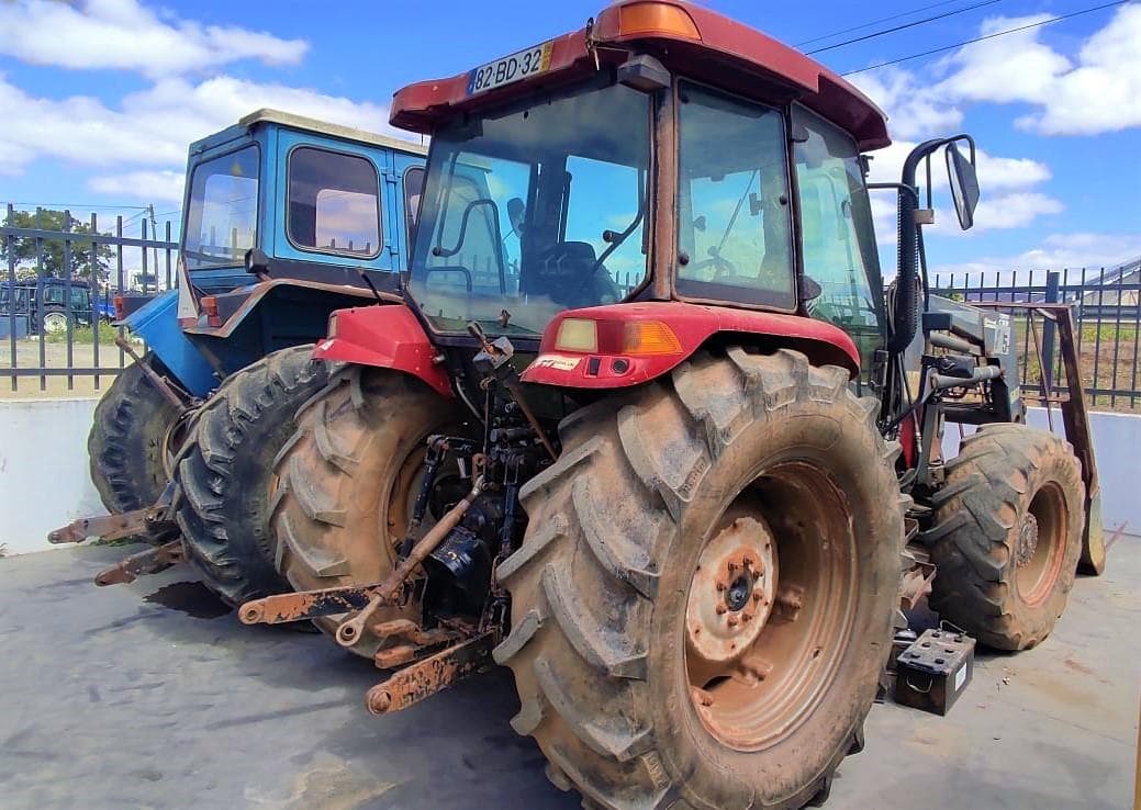 Trator Case com carregador frontal — imagen 2