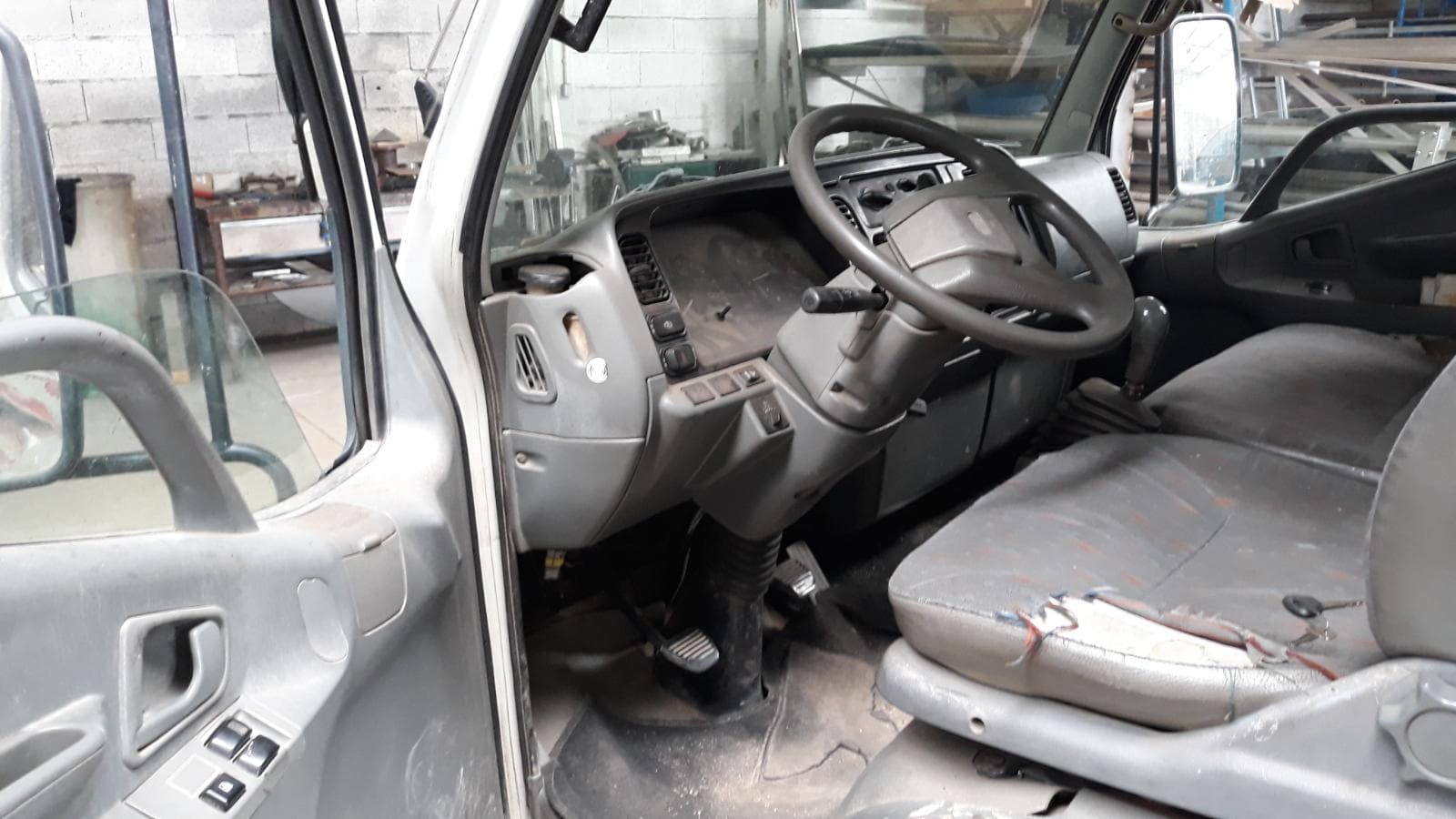 Mitsubishi Canter — image 8