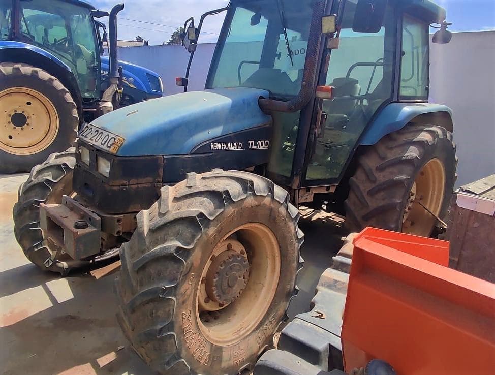 Trator New Holland TL 100 — imagem 1
