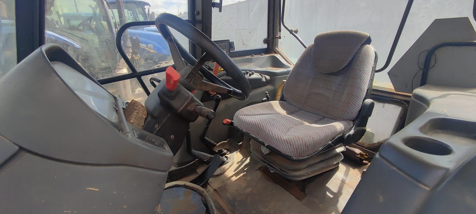 Trator New Holland TL 100 — imagem 6