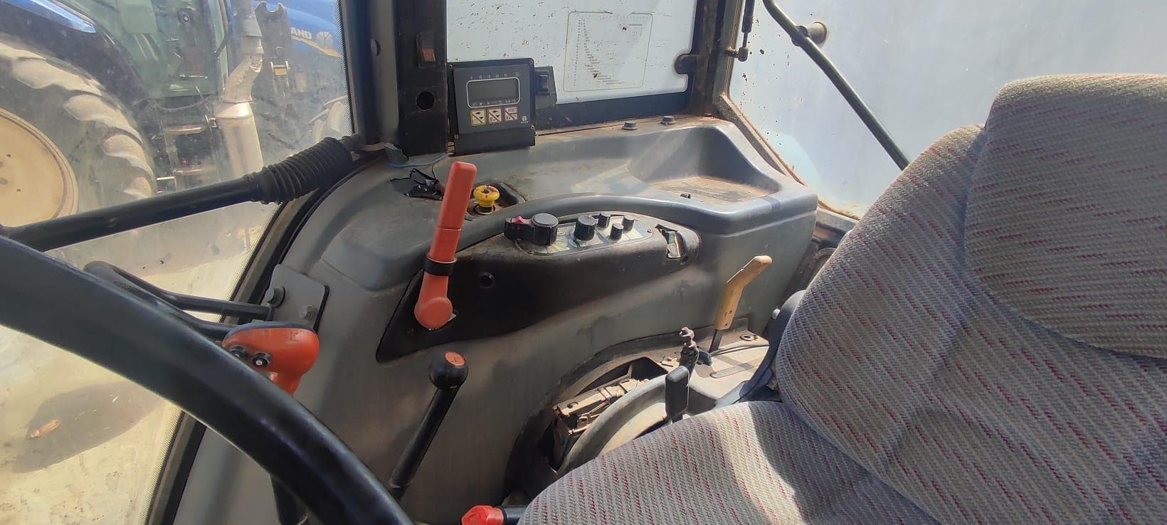 Trator New Holland TL 100 — imagem 7