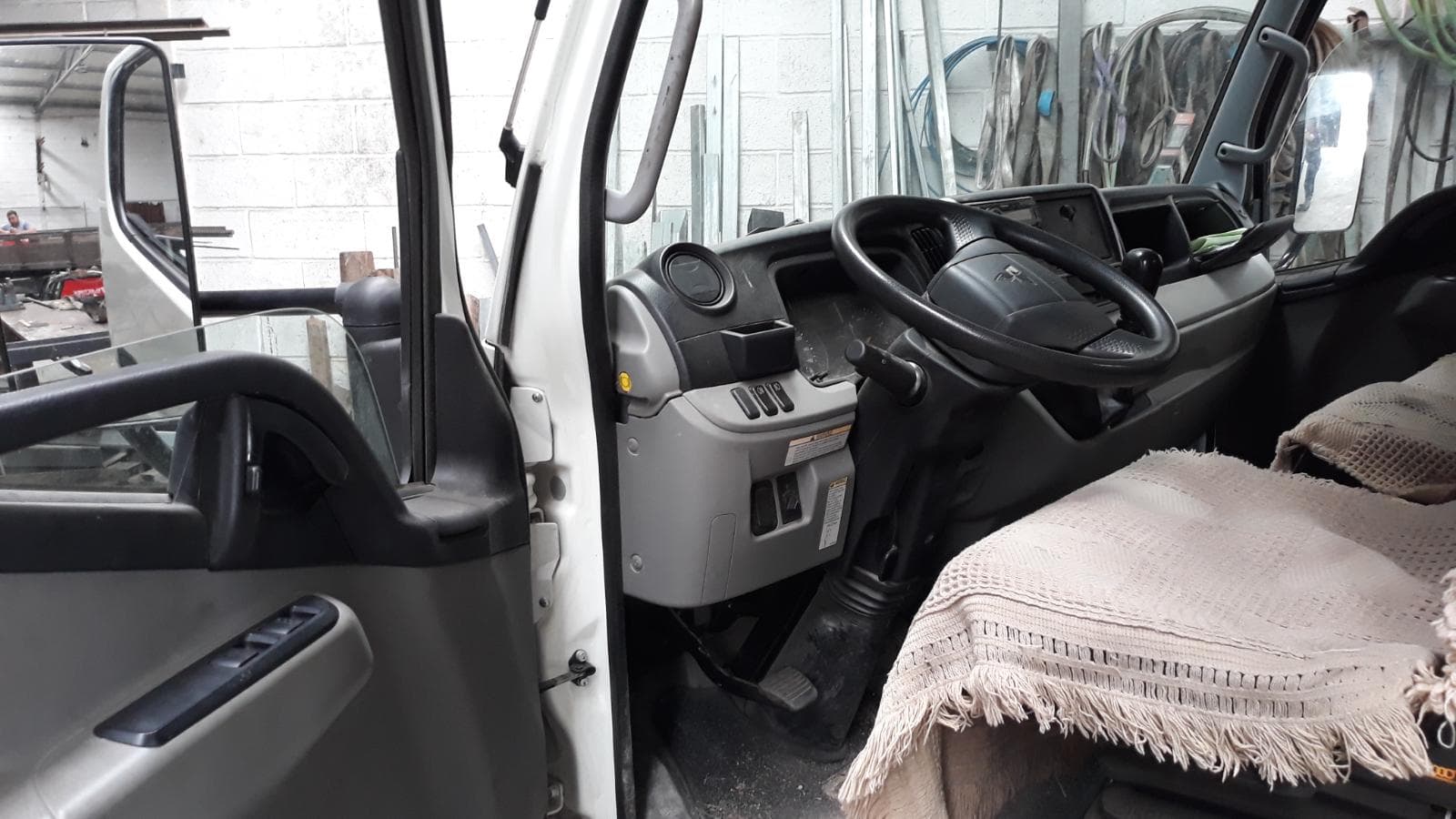 Mitsubishi Canter — imagen 8