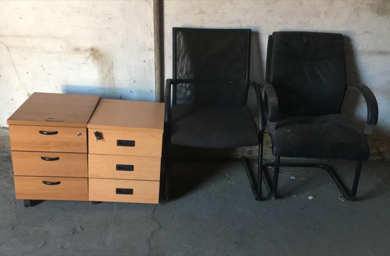 Mobilier de bureau · — image 1