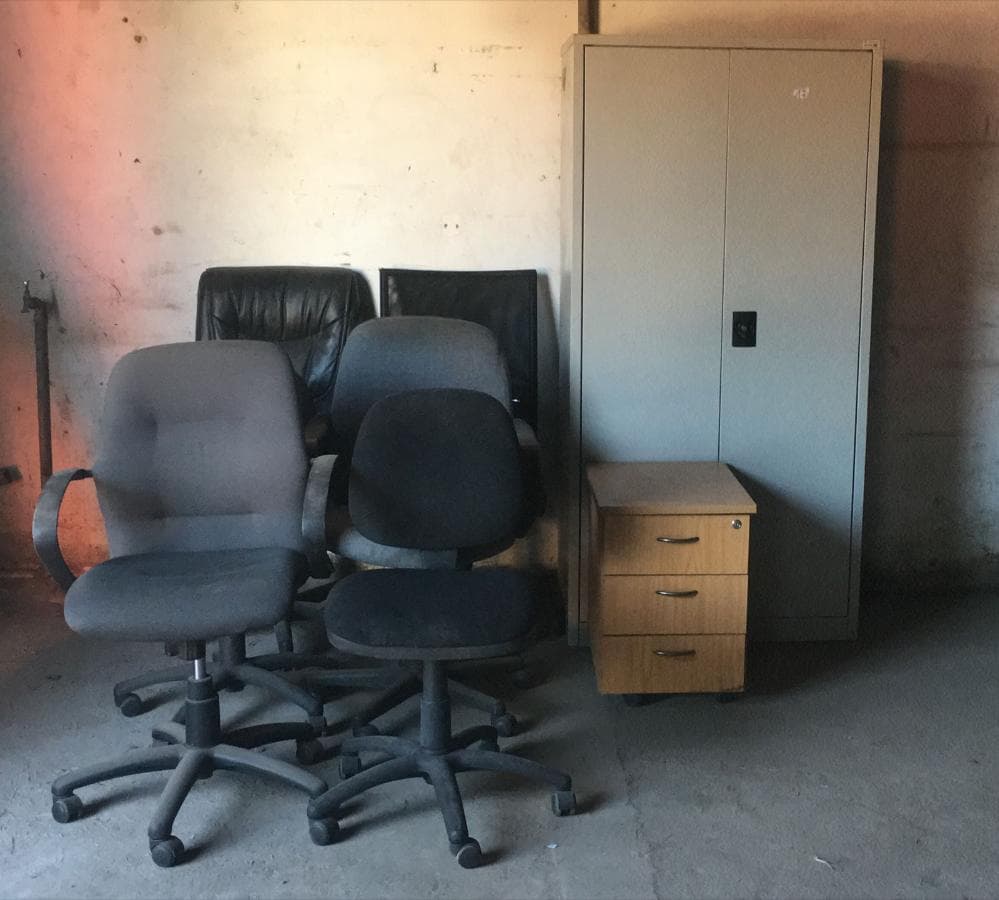 Mobilier de bureau · — image 1