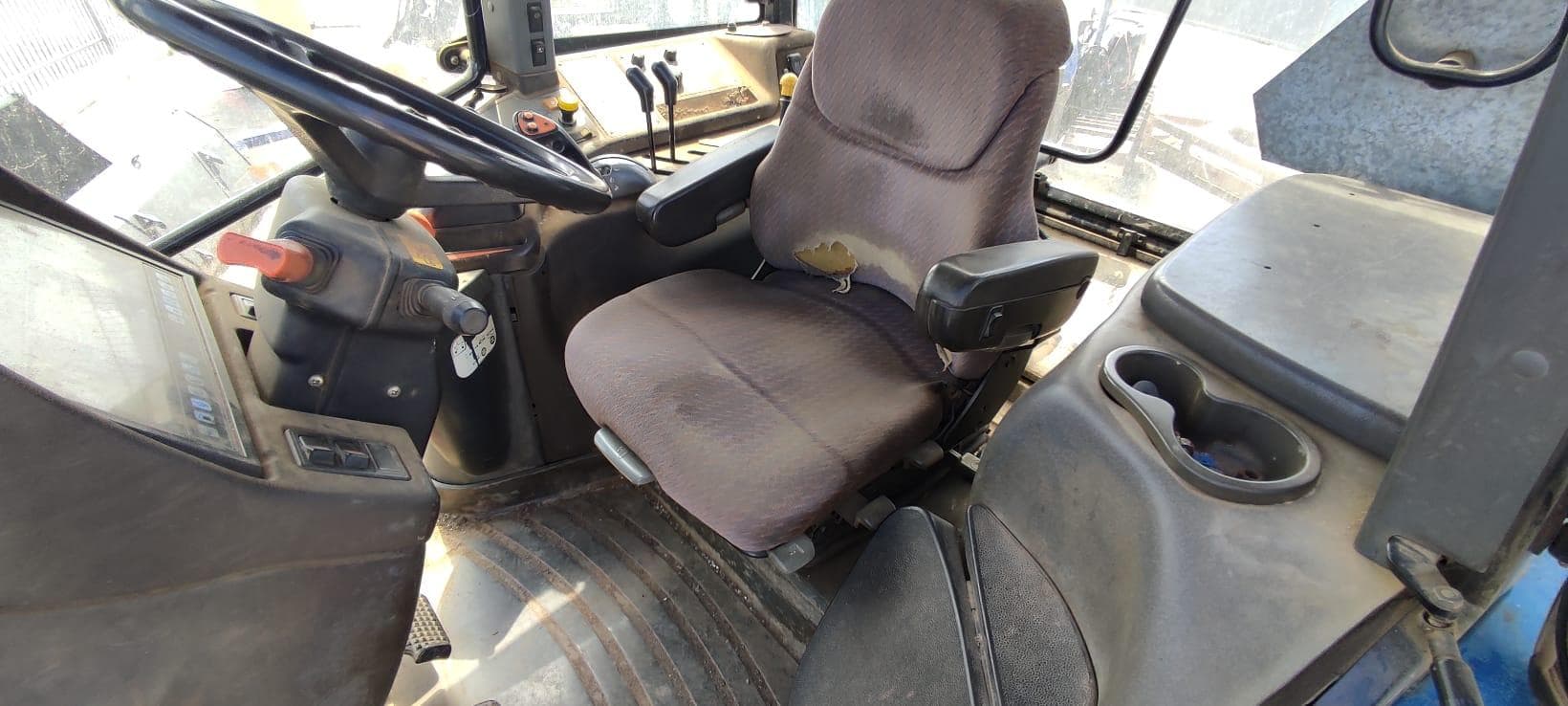 Trator New Holland TM150 — imagen 7