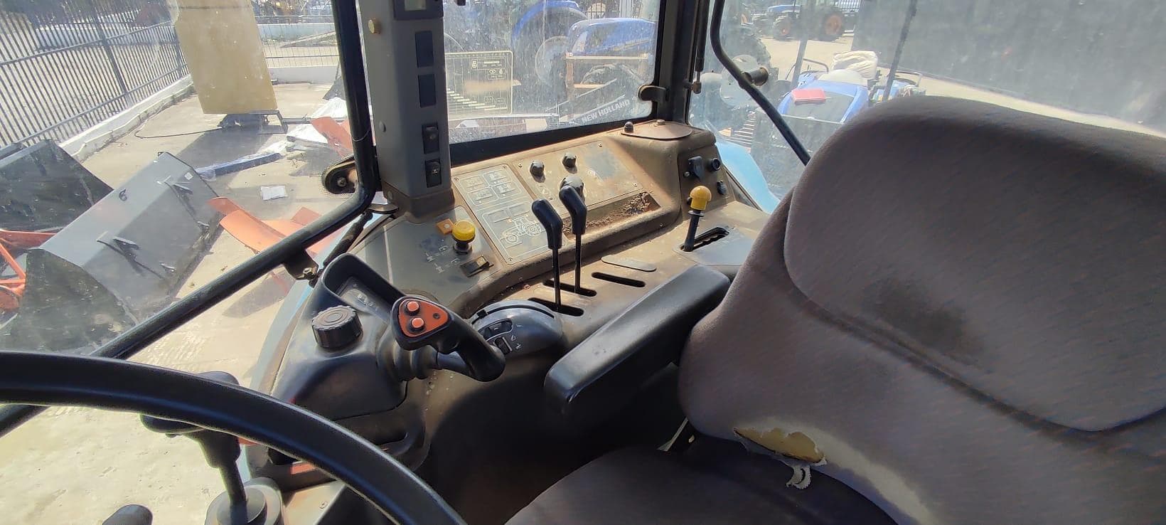 Trator New Holland TM150 — imagen 8