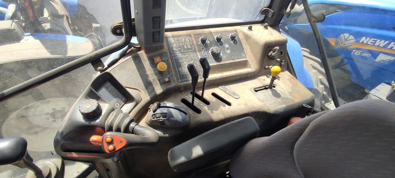 Trator New Holland TM165 · Beja — imagem 7