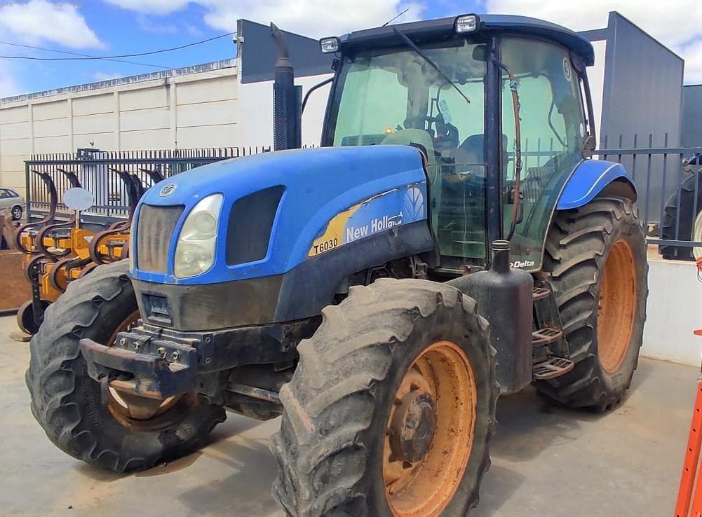 Trator New Holland 6030 — imagem 1