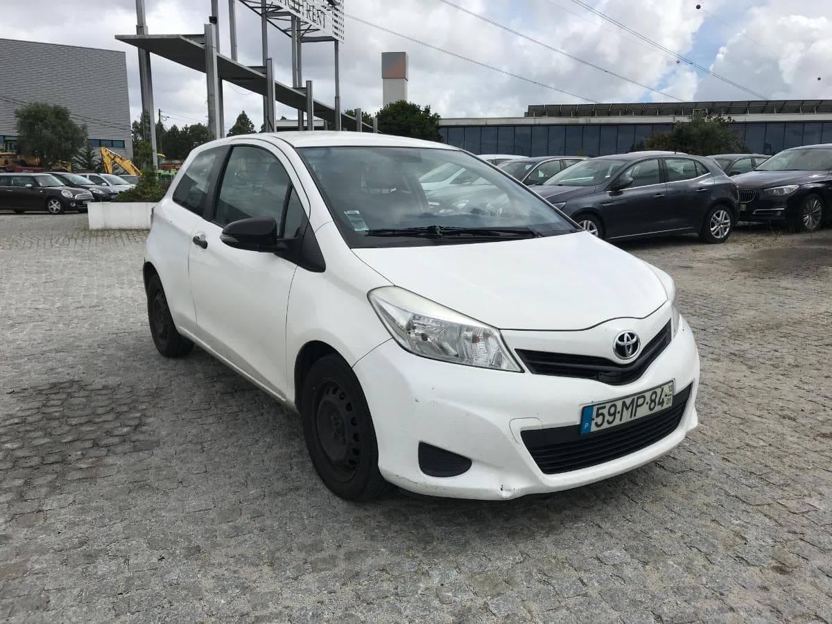 Toyota Yaris 1.4D · Ano 2012 — imagem 1
