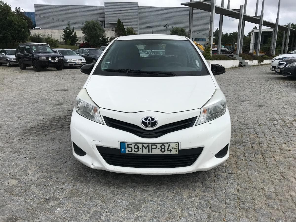 Toyota Yaris 1.4D · Ano 2012 — imagem 2
