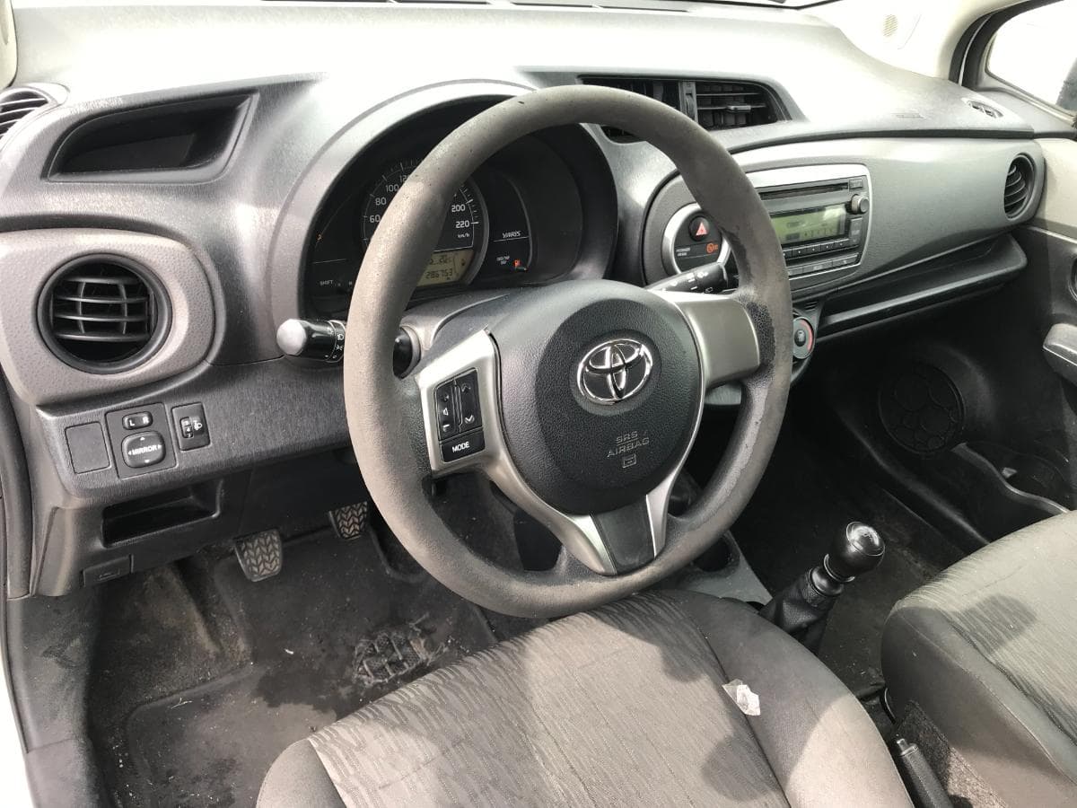 Toyota Yaris 1.4D · Ano 2012 — imagem 25