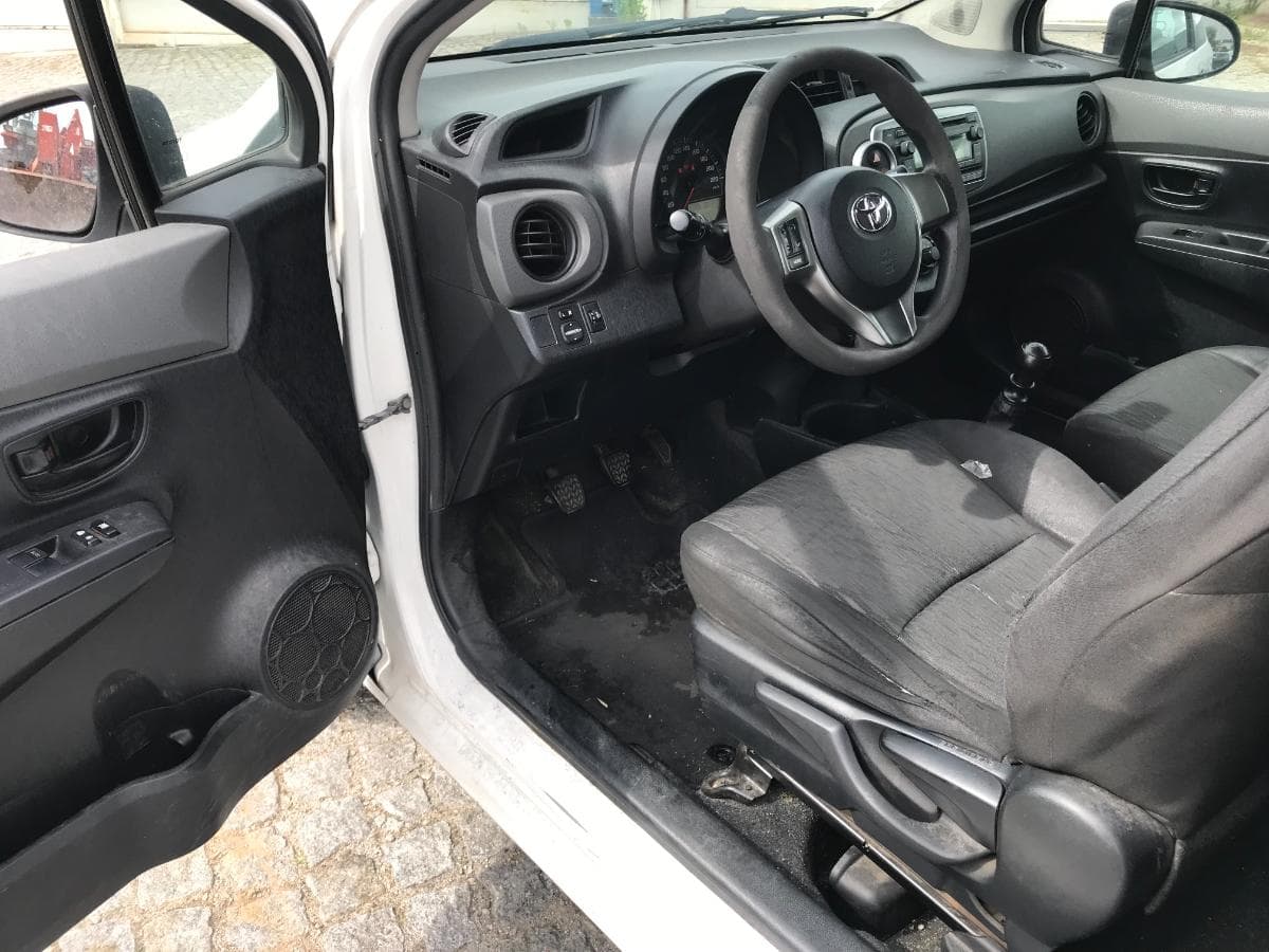 Toyota Yaris 1.4D · Ano 2012 — imagem 24