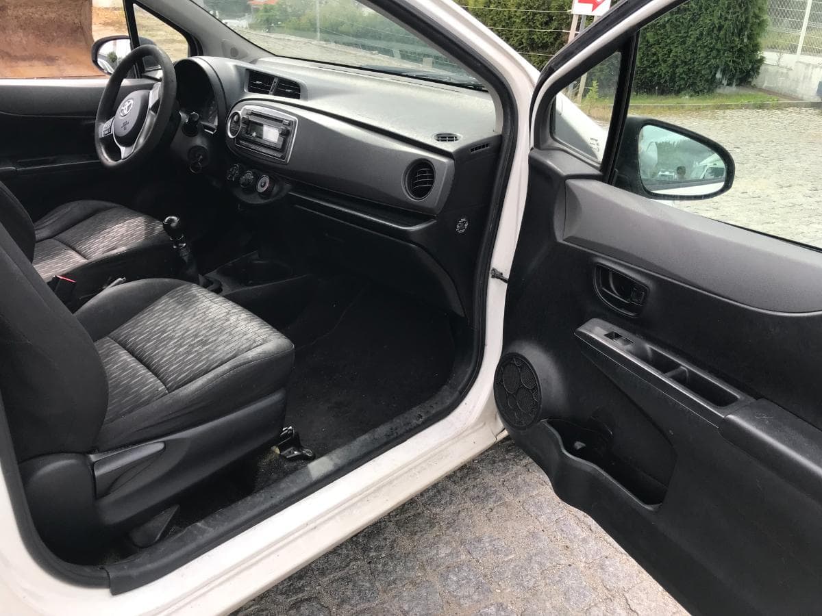 Toyota Yaris 1.4D · Ano 2012 — imagem 27