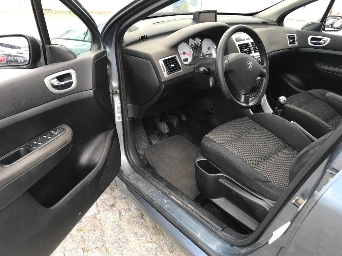 Peugeot 307 SW 1.6HDI · Ano 2008 — imagen 17