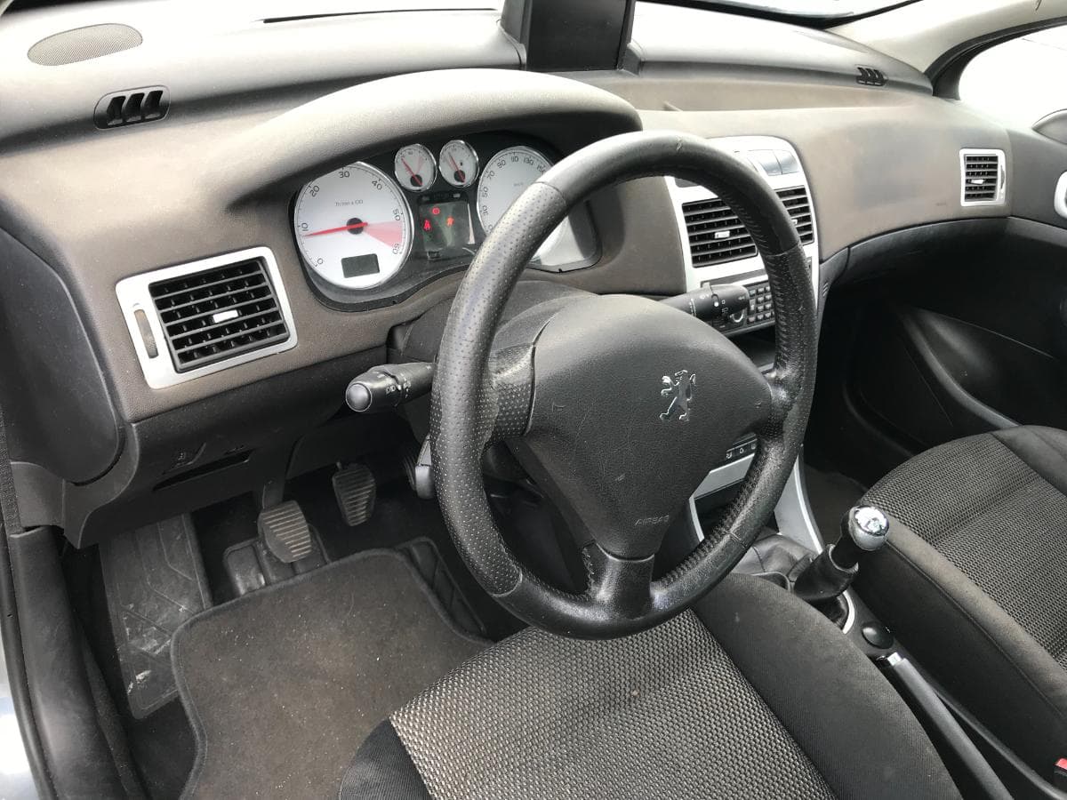 Peugeot 307 SW 1.6HDI · Ano 2008 — imagen 32