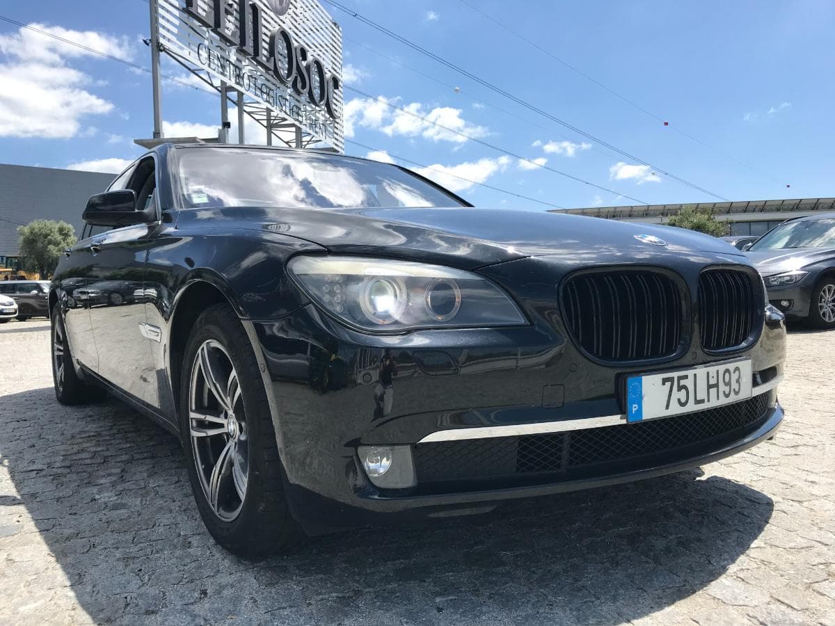 BMW 740D · Ano 2011 — imagem 2
