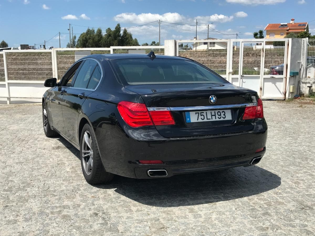 BMW 740D · Ano 2011 — imagem 6