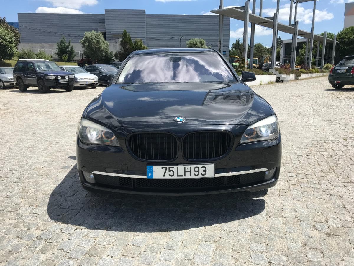 BMW 740D · Ano 2011 — imagem 3