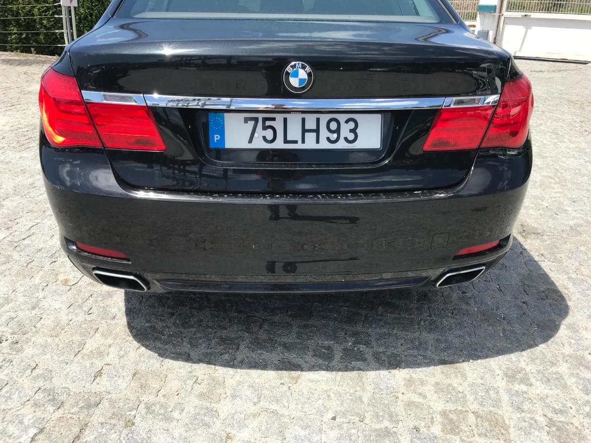 BMW 740D · Ano 2011 — imagem 8