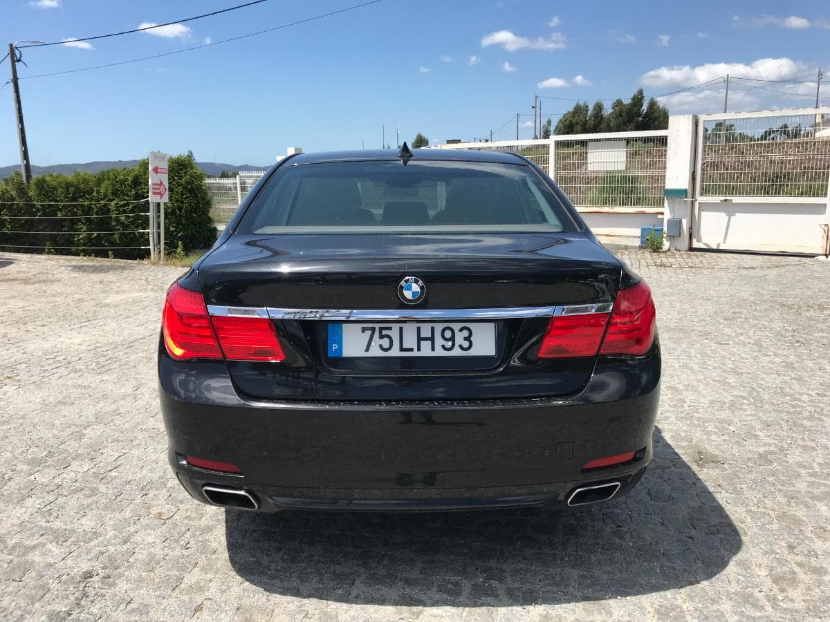 BMW 740D · Ano 2011 — imagem 7