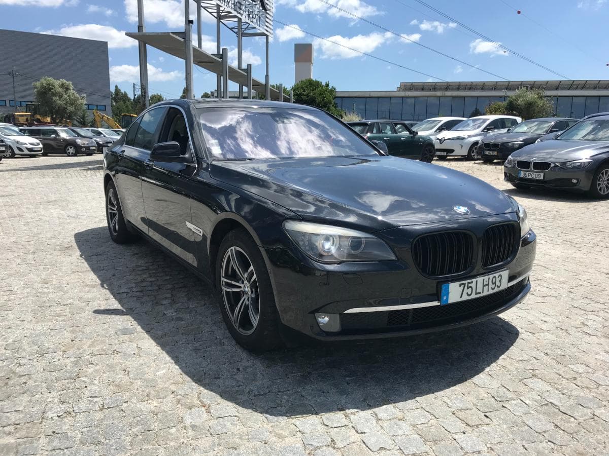 BMW 740D · Ano 2011 — imagem 1