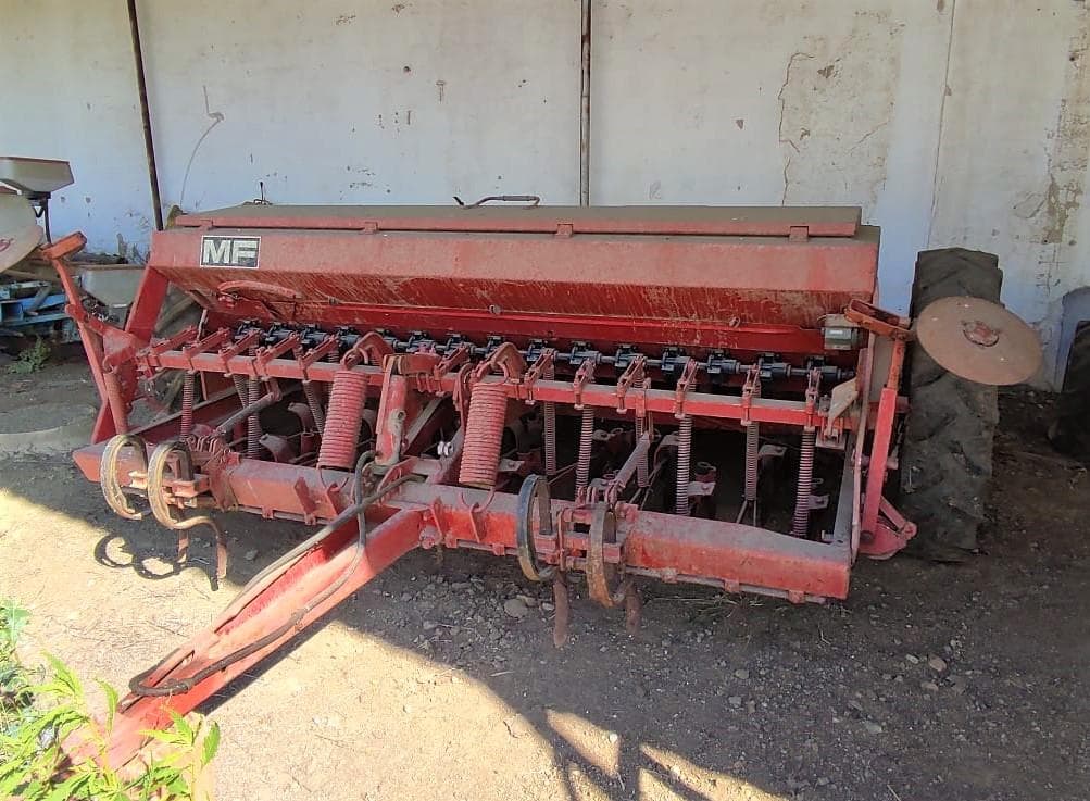Semeador de linhas Massey Ferguson 30 — imagem 1