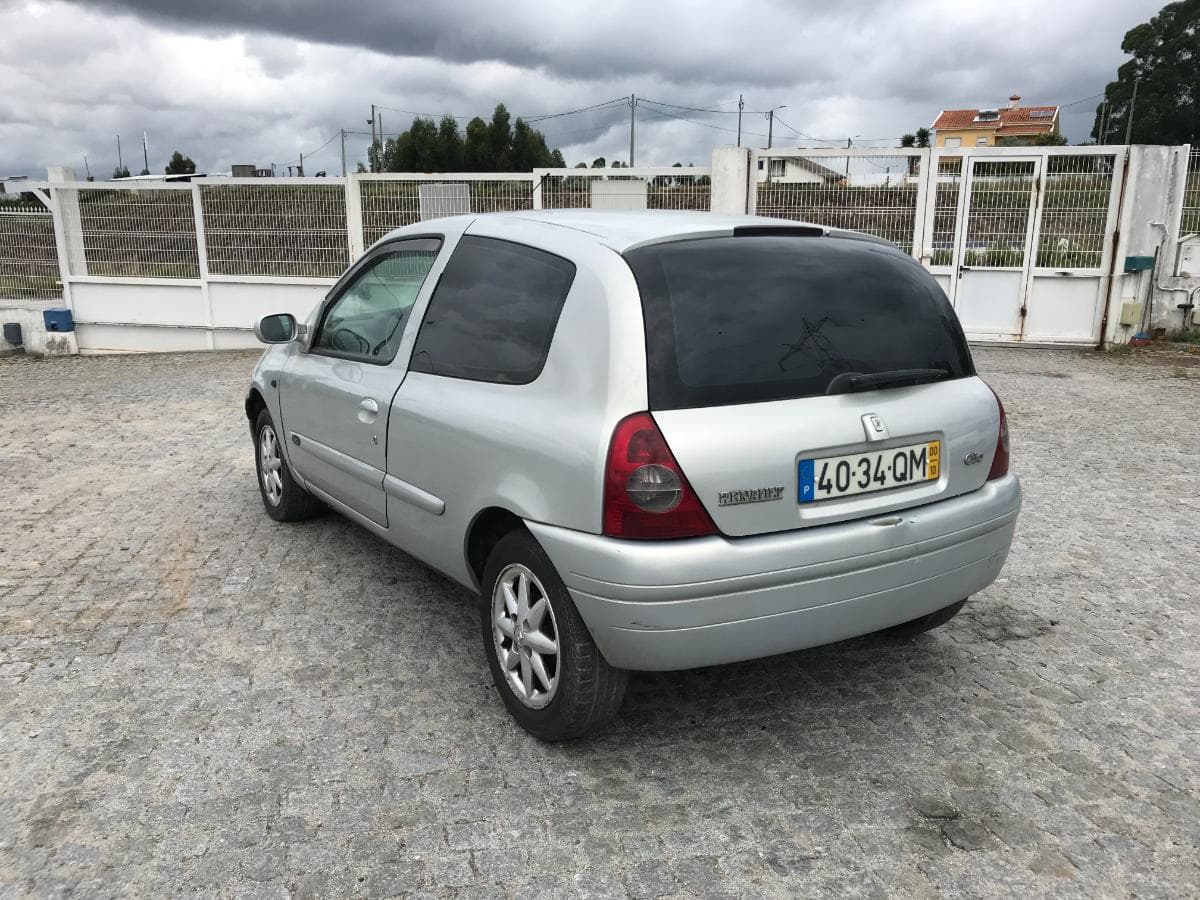 Renault Clio 1.9D · Ano 2000 — imagem 10
