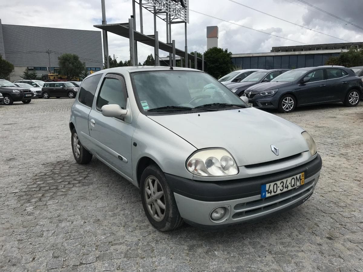 Renault Clio 1.9D · Ano 2000