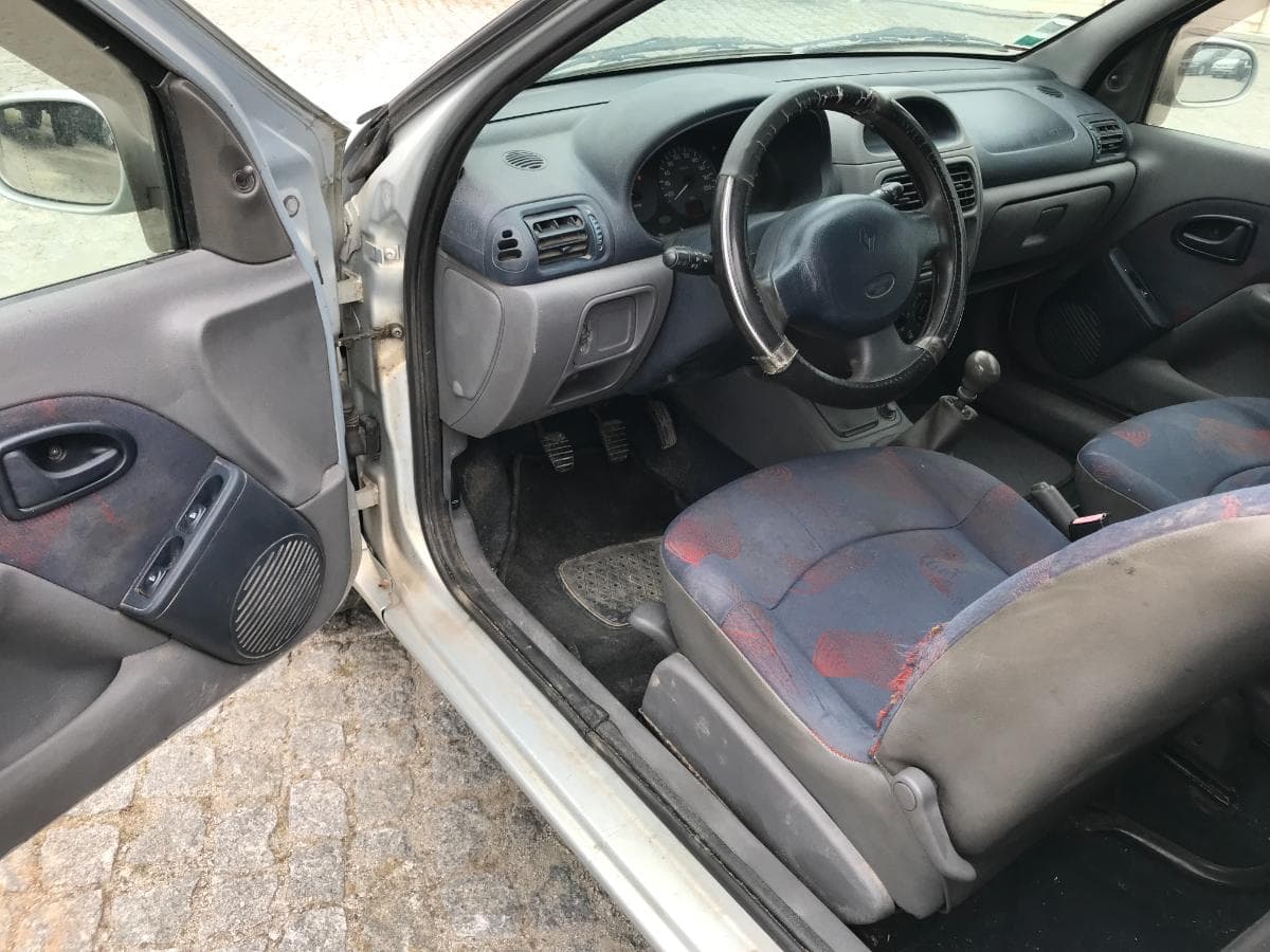Renault Clio 1.9D · Ano 2000 — imagem 19