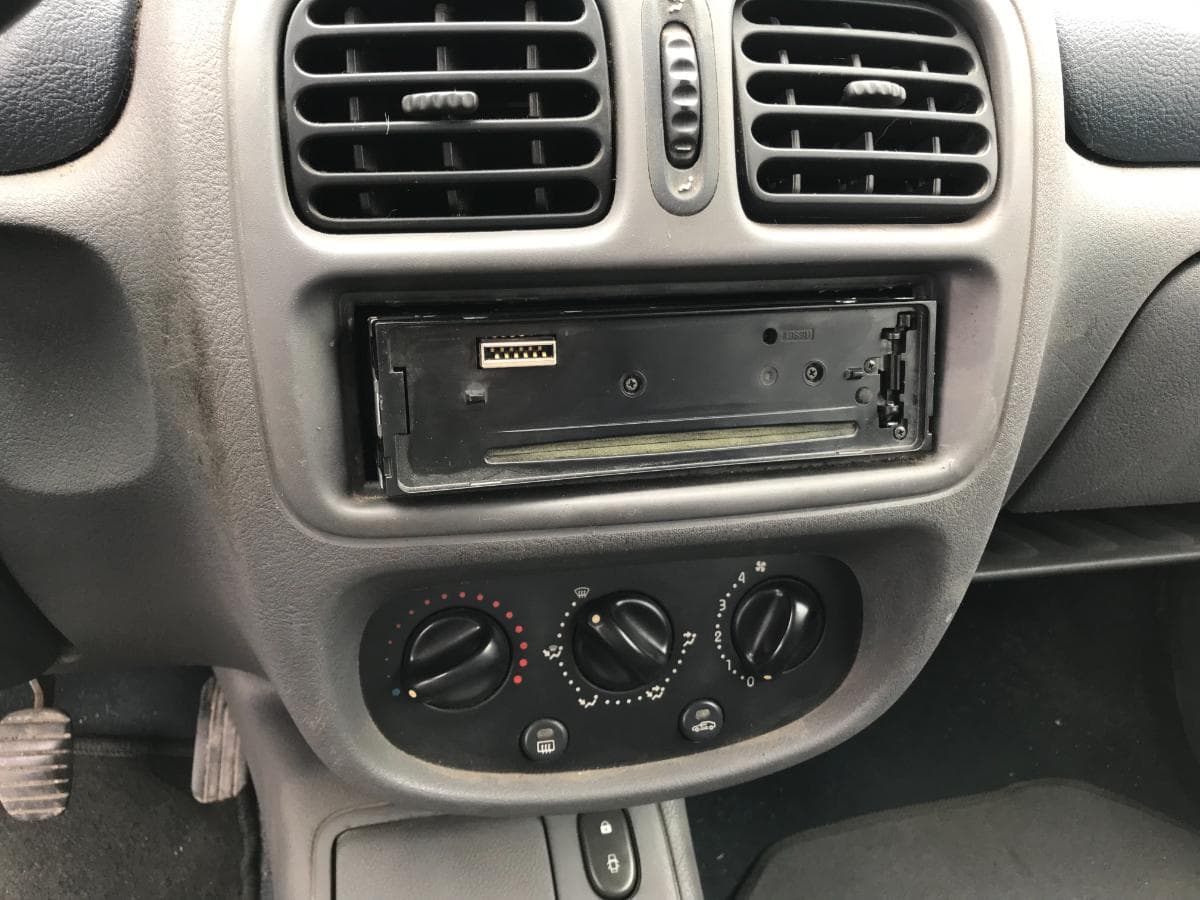 Renault Clio 1.9D · Ano 2000 — imagem 22