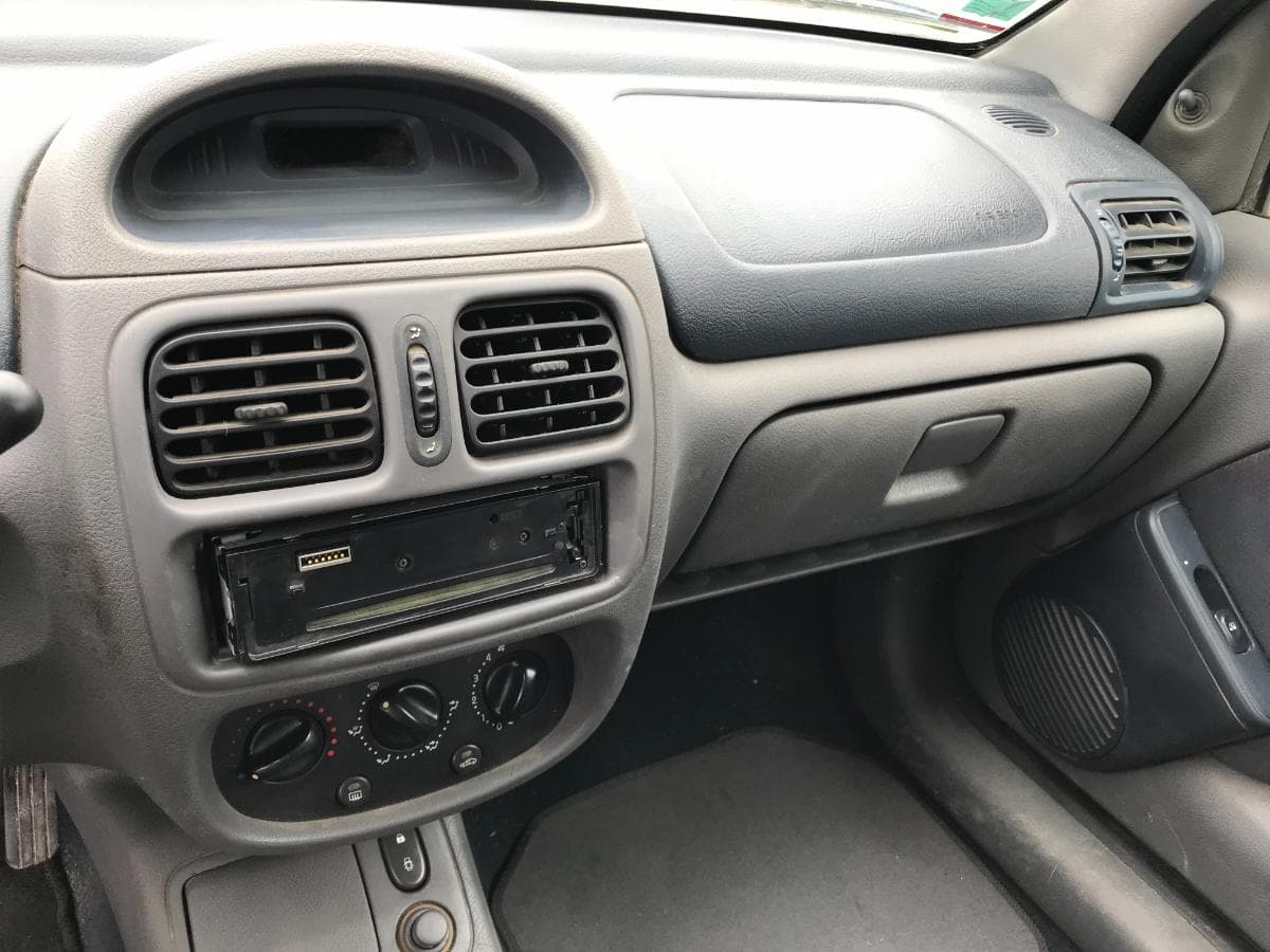 Renault Clio 1.9D · Ano 2000 — imagem 26