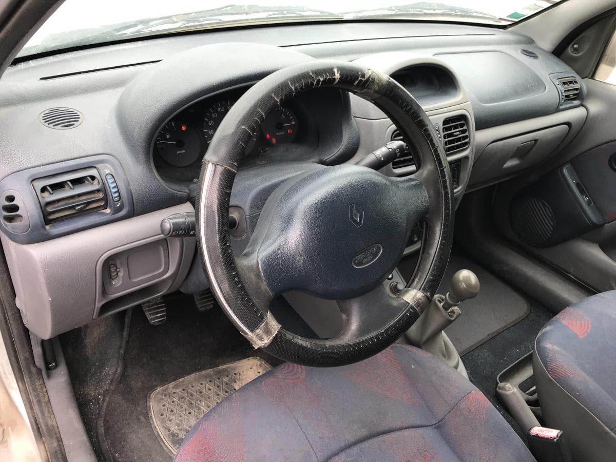 Renault Clio 1.9D · Ano 2000 — imagem 29