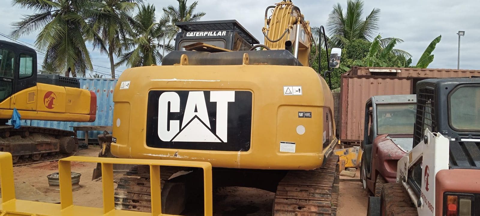 Escavadeira Caterpillar 320D — image 3