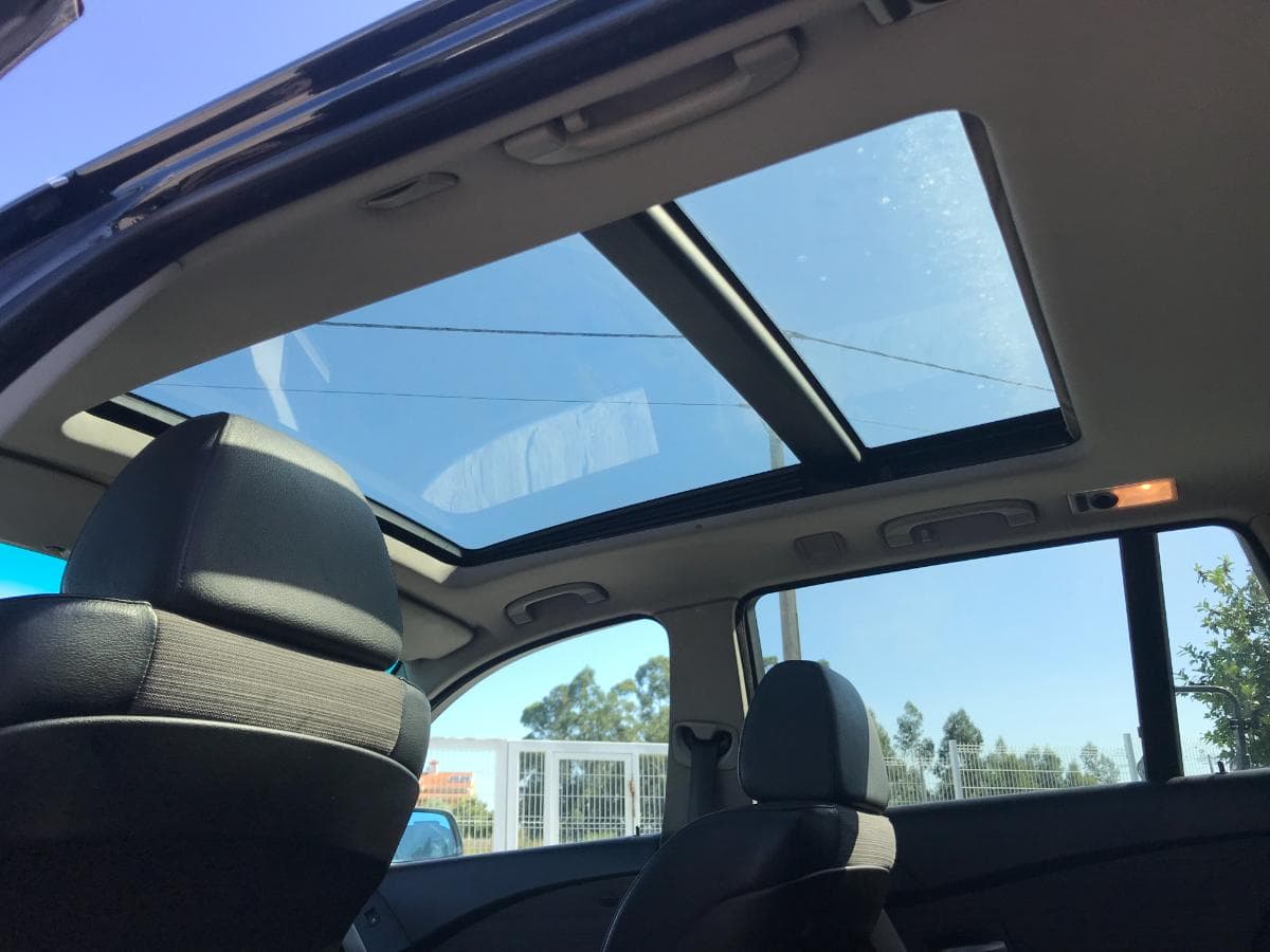 BMW 530D Touring Auto Pack M · Ano 2005 — imagem 32