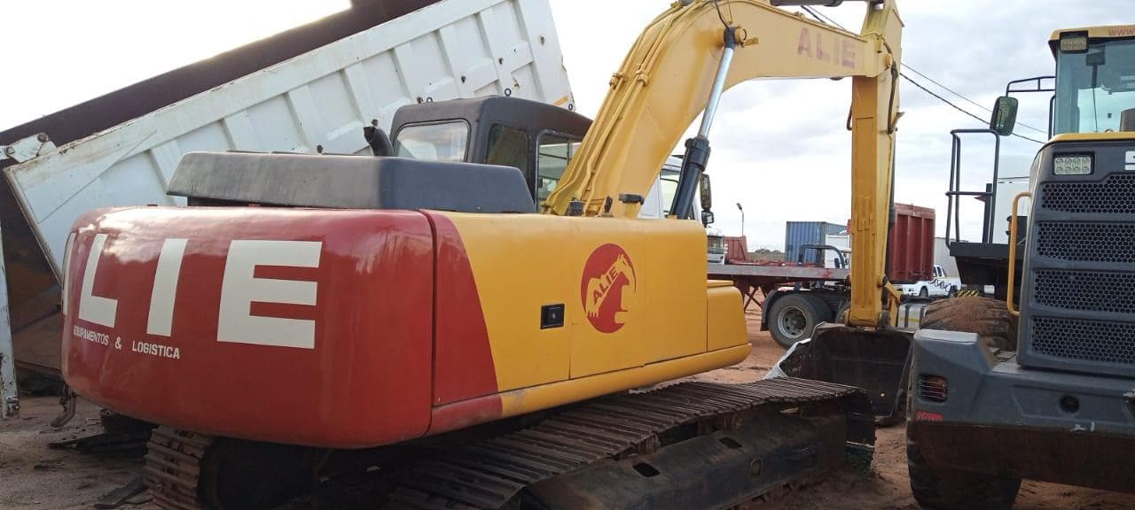 Escavadeira HYUNDAI PC 210