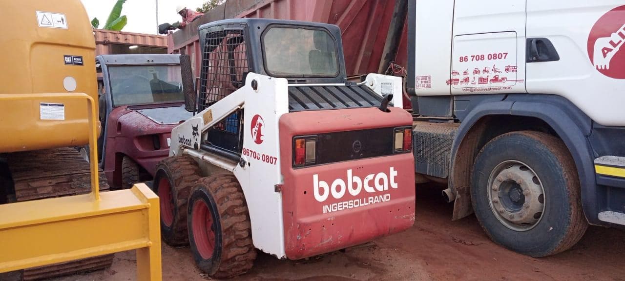 Bobcat S300 4X4 — image 2