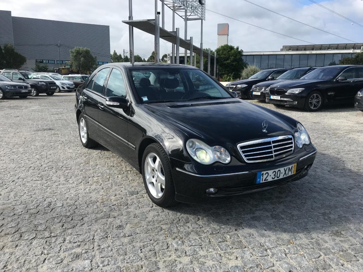 Mercedes-Benz C220 CDI  · Ano 2002 — imagen 1