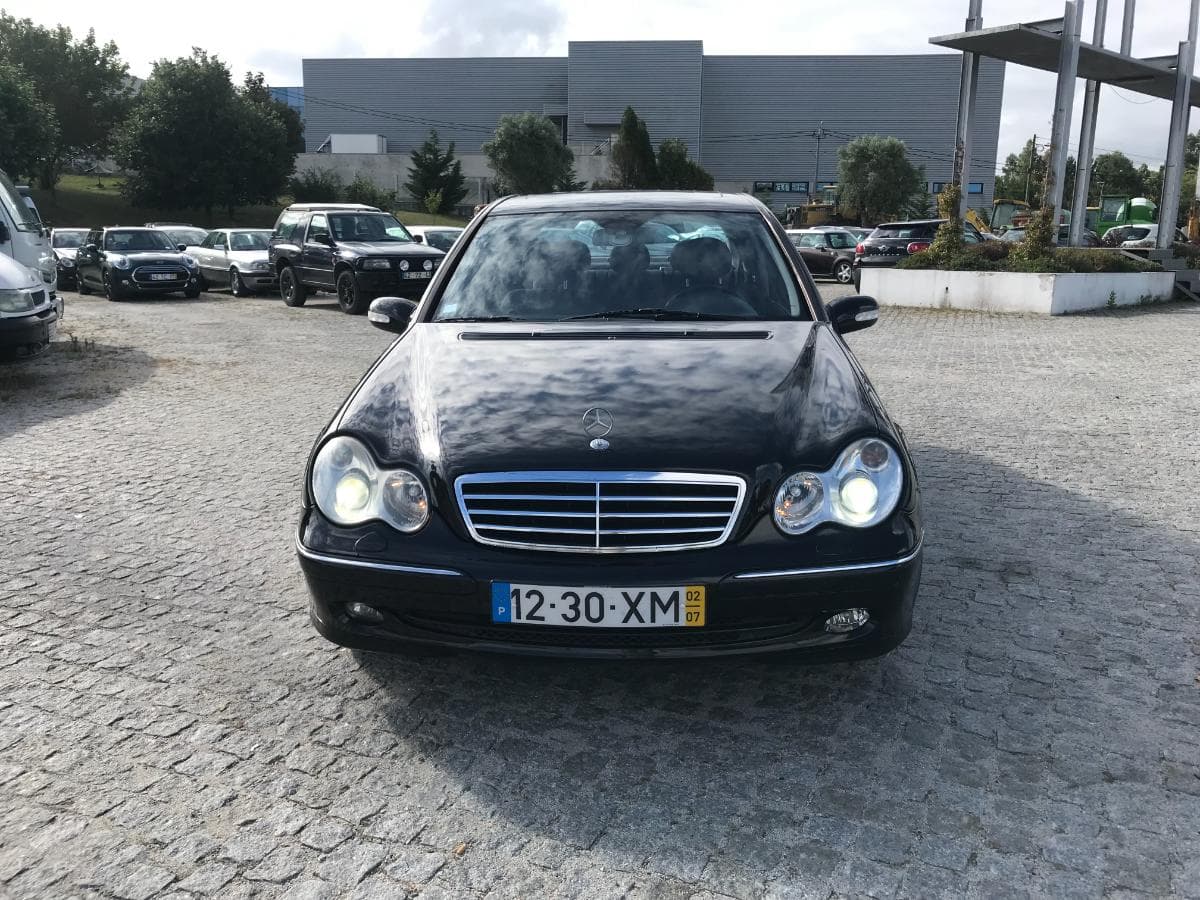 Mercedes-Benz C220 CDI  · Ano 2002 — imagen 2