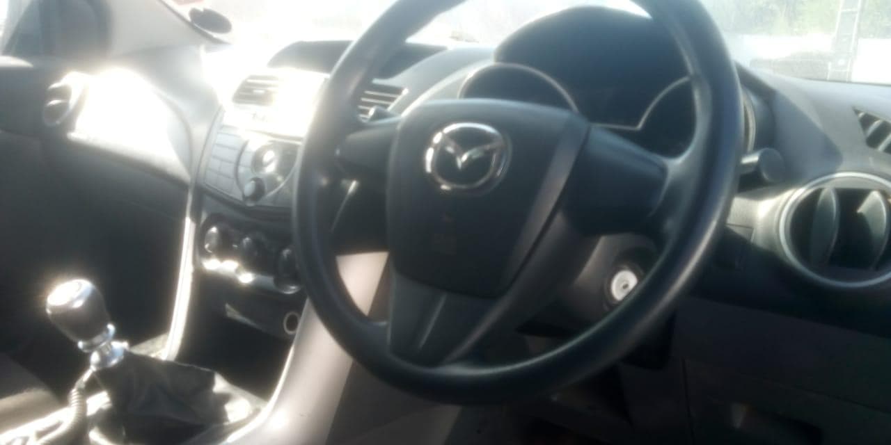 Mazda BT50 · — imagem 7