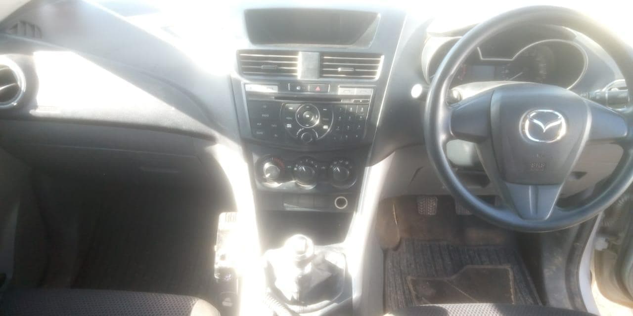 Mazda BT50 · — imagem 9