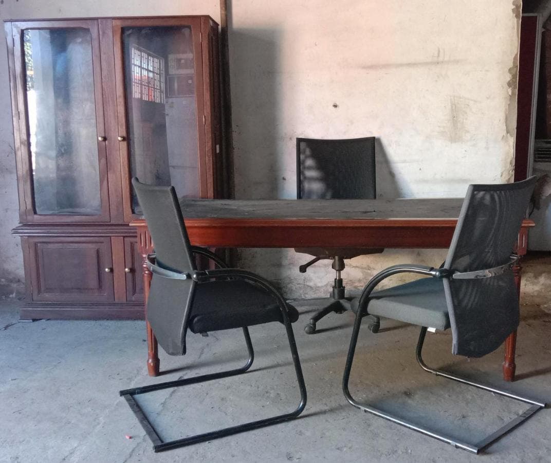 Mobiliário de escritório ·